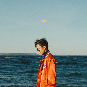 二次元校服少女戴口球反绑手脚
